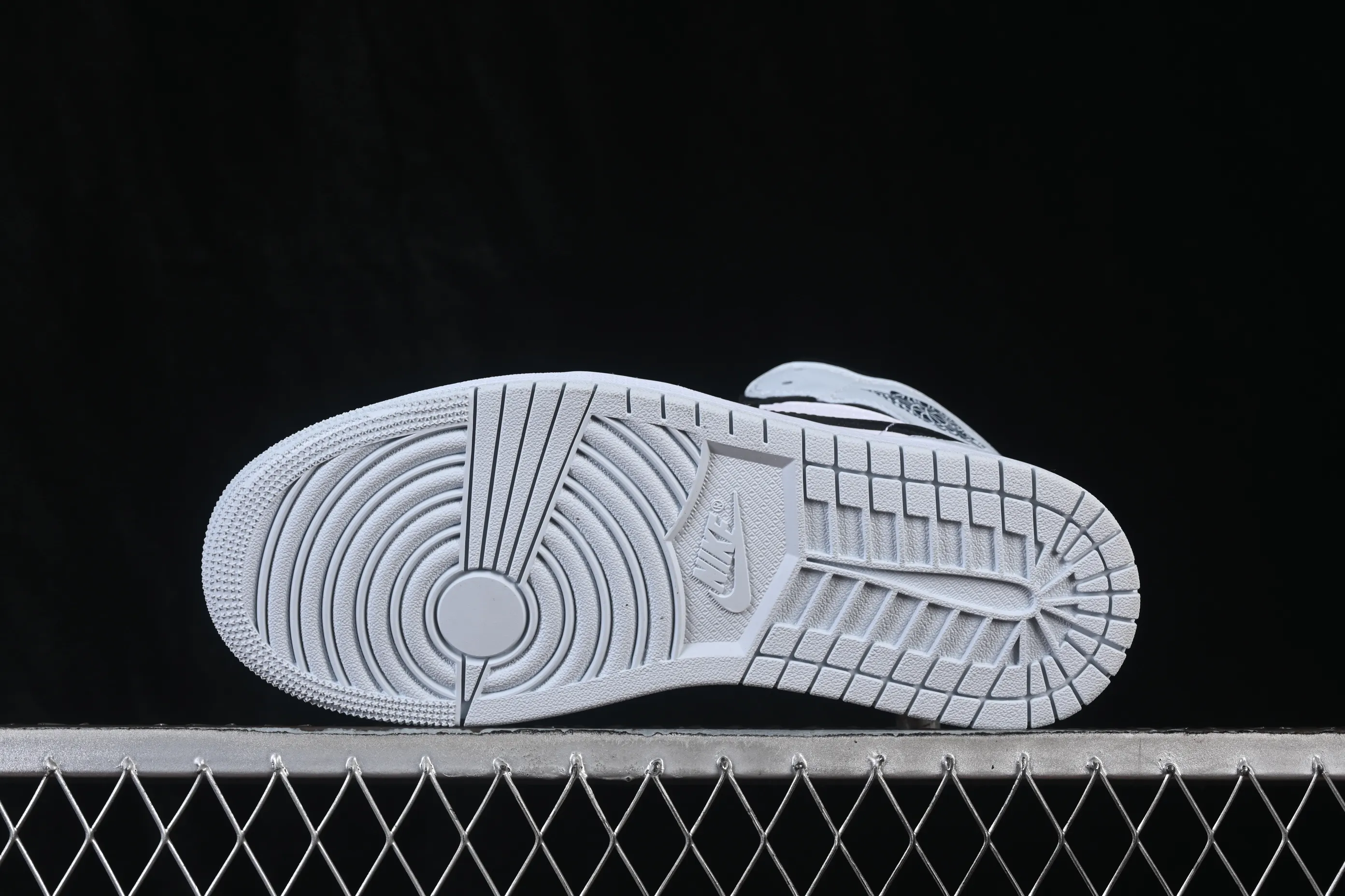 All categories Air Jordan Jordan series basketball shoes Air Jordan 1 Mid G version pure original Air Jordan 1 Mid AJ1 Joe 1 black and white gray mid-top cultural casual sneakers DQ8426-002